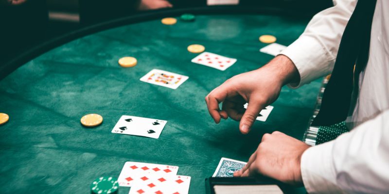 Quy định rút thêm bài trong luật chơi Blackjack